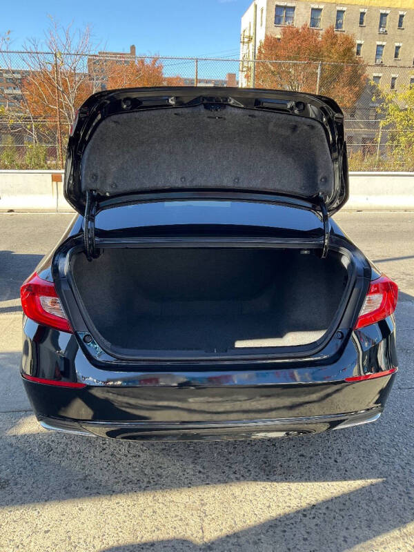 
								2020 Honda Accord LX LX 4dr Sedan full									